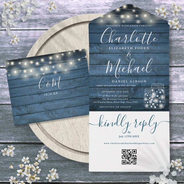 Invitación Todo En Uno Código QR de maderas rusas azules Mason Jars Light (Blue Rustic Wood QR Code Mason Jars Lights Wedding All In One Invitation)