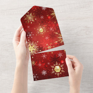 Invitación Todo En Uno Copos de nieve dorados de Navidad sobre fondo rojo