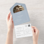Invitación Todo En Uno Dusty Blue Modern Arco Mínimo Foto QR Código RSVP<br><div class="desc">Esta invitación "todo en uno" presenta un elegante estilo minimalista moderno con una tipografía serif en forma de arco, limpia y sencilla, junto con iniciales monográficas con un fondo azul polvoriento. La sencillez de este diseño le da un toque de elegancia a su boda. Funciona bien con muchos temas bodas...</div>