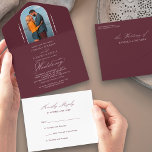 Invitación Todo En Uno Elegante caligrafía Borgoña Foto Boda RSVP<br><div class="desc">Elegante tripliegue de invitación a bodas borgoñonas con tarjeta RSVP y caligrafía de escritura. Sencillo diseño clásico y elegante en burdeos y blanco para coordinarse con los colores bodas (por favor, navegue por mi tienda en busca de colores alternativos o haga clic en "personalizar más adelante" y cambie el color...</div>