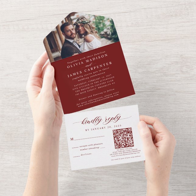 Invitación Todo En Uno Elegante foto RSVP Código QR Boda rojo borgoñés (desgarro)