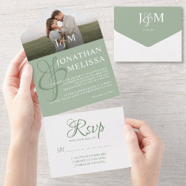 Invitación Todo En Uno Elegante Sage Green Overlay Photo Monogram Boda
