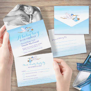 Invitación Todo En Uno Entrega de la cigüeña de la ducha de bebé foto azu