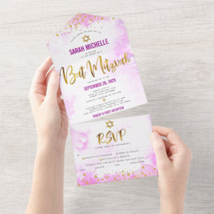 Invitación Todo En Uno Fiesta Chic de Bat Mitzvah Rosa con Script Dorado
