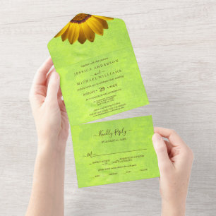 Invitación Todo En Uno Flores amarillas sobre el Boda Verde abstracto