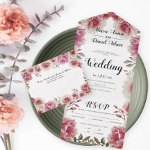 Flores de color rosa rosa turbio caen en la boda