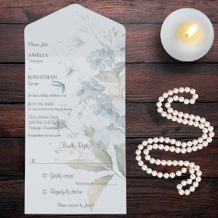Invitación Todo En Uno Flores salvajes azules en azul pálido