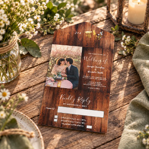 Invitación Todo En Uno Flores silvestres rústicas sobre foto de madera Bo
