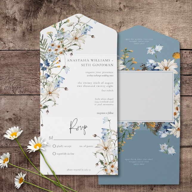 Invitación Todo En Uno Flores silvestres y margaritas azules polvorientas (Rustic Dusty Blue Wildflowers & Daisies All In One Wedding Invitation without Dinner Options)