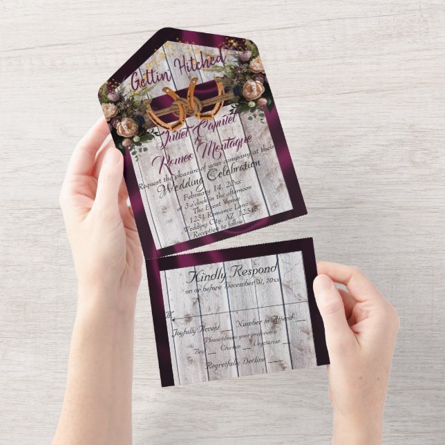 Invitación Todo En Uno Flores y herraduras, cinta morada (desgarro)