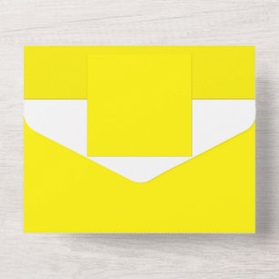 Invitación Todo En Uno fondo amarillo con borde negro