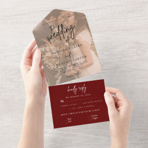 Invitación Todo En Uno Foto caligráfica minimalista Boda rojo borgoña