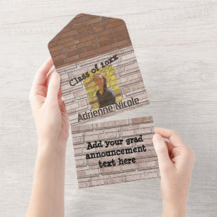 Invitación Todo En Uno Graffiti de grado en la pared de ladrillos urbanos