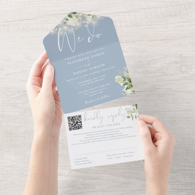 Invitación Todo En Uno Hacemos Luces Verdes QR Código Dusty Boda Azul (desgarro)