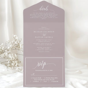 Invitación Todo En Uno Lavanda Polvorienta Letra Moderna Simple