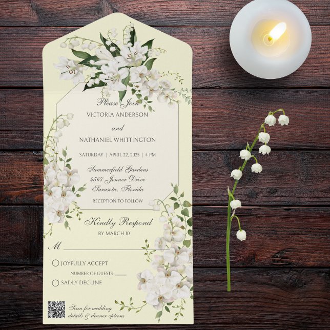 Invitación Todo En Uno Lirios blancos sobre amarillo pálido con código QR (Also available without QR code. )
