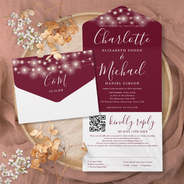 Invitación Todo En Uno Luces de Cadena Código QR Bodas Guión Burgundy (String Lights Burgundy Script QR Code Wedding All In One Invitation)