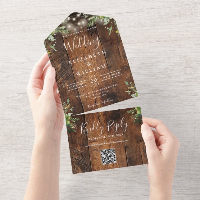 Invitación Todo En Uno Luces de Verde de Madera Rústica Código QR Boda (desgarro)