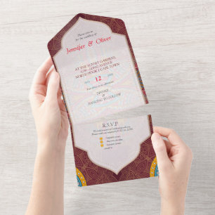 Invitación Todo En Uno Mandalas sobre un fondo marrón