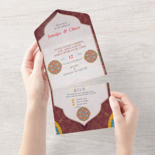 Invitación Todo En Uno Mandalas sobre un fondo marrón