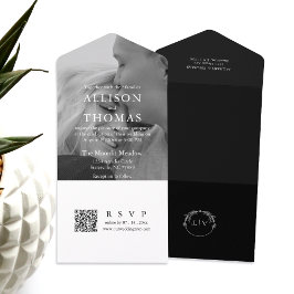 Invitación Todo En Uno Moderno Boda de monograma de código QR en blanco y