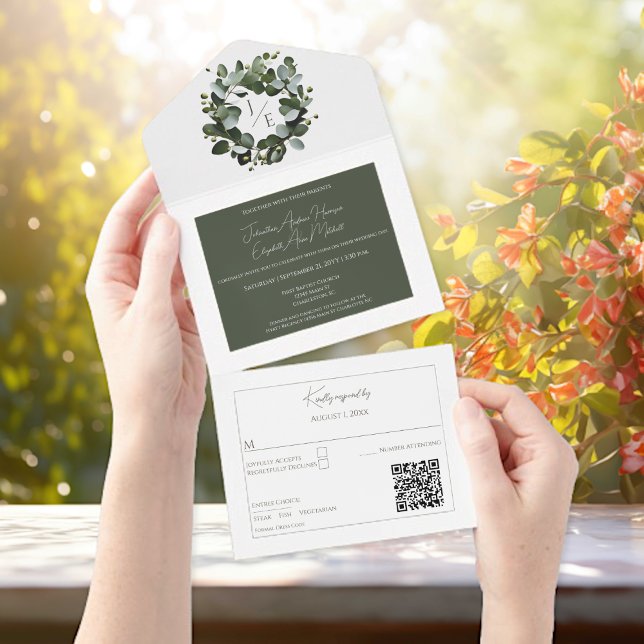 Invitación Todo En Uno Monograma moderno Eucalyptus Wreath Boda | Blanca (White Modern Monogram Eucalyptus Wreath Wedding All in One Invite)