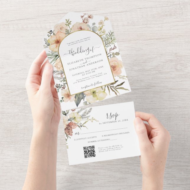 Invitación Todo En Uno Navidades QR RSVP Relieve metalizado dorado floral (desgarro)