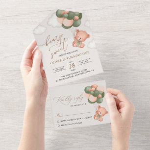 Invitación Todo En Uno Oso bebé, globos verdes, primer cumpleaños