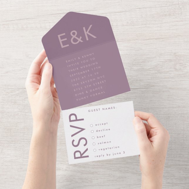 Invitación Todo En Uno Purple Lilac Monograma moderno Boda negrita (desgarro)