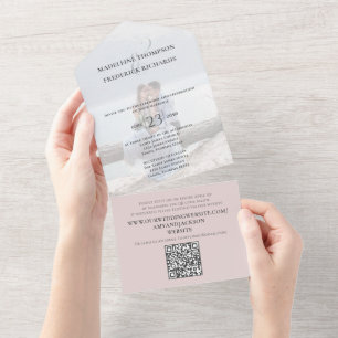 Invitación Todo En Uno Rosa moderno foto Minimalista código QR RSVP