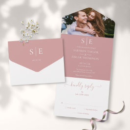 Invitación Todo En Uno Rosa Polvoriento Y Boda De Fotografía Del Monogram