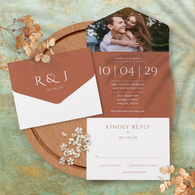 Invitación Todo En Uno Terracotta Monograma moderno Boda de fotografía Fe (Terracotta Modern Monogram Photo Wedding Date All In One Invitation)