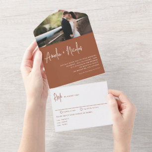 Invitación Todo En Uno Tipografía de escritura a mano de Terracotta Boda 