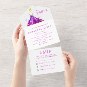 Invitación Todo En Uno Vestido morado dulce 16 Floral Dieciséis Girly Ele