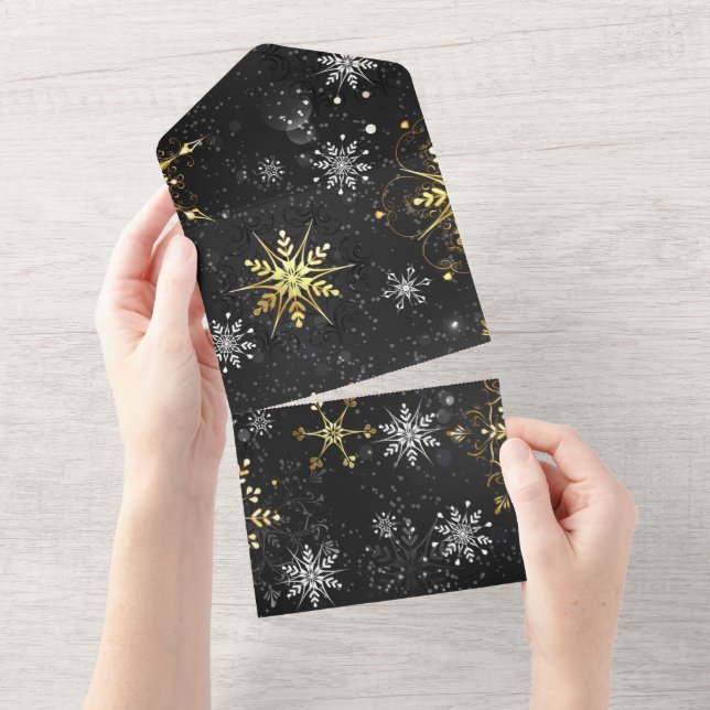 Invitación Todo En Uno Xmas Golden Snowflakes on Black Background (desgarro)