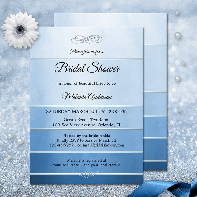 Invitación Tono de rayas azules plateadas en la ducha de una  (Bridal shower invitation featuring a blue striped tone on ton painted design with a silver lining)