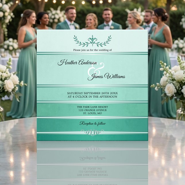 Invitación Tono rayado verde plateado en Boda de tono (Wedding invitation featuring a striped design in tone on tone green hues with a silver lining)