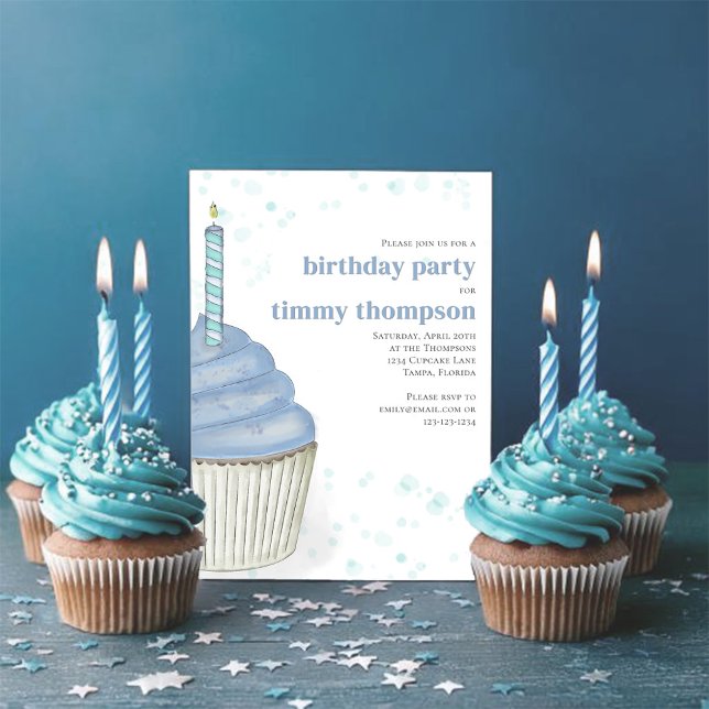 Invitación Torta azul de la primera fiesta de cumpleaños (First birthday blue watercolor cupcake invitation.)