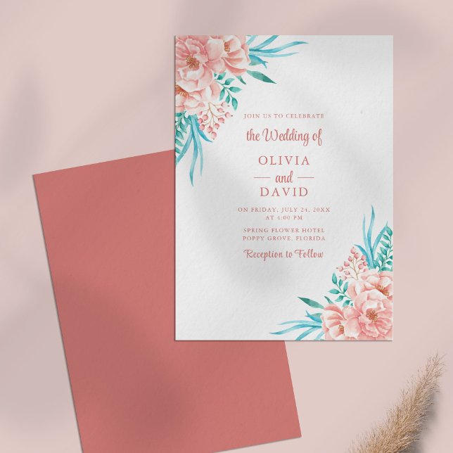 Invitación Tosca Floral Rosa Melocotón Boda de Verano (Peach Pink Tosca Floral Summer Wedding Invitation on a pink table.)