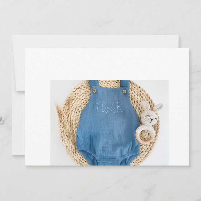 Invitación Traje de bebé con estampado de overoles azules – R (Anverso)