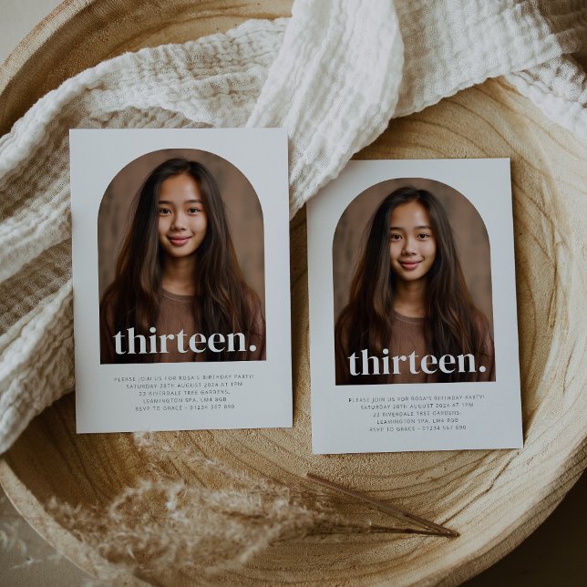 Invitación Trece Aniversario de la Foto Arqueada (Thirteen Arched Photo First Birthday Invitation)