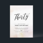 Invitación Treinta | Acuarela mínima de 30 años Fiesta<br><div class="desc">Celebra tu día especial con esta simple invitación mínima para la fiesta de cumpleaños número 30. Este diseño cuenta con un elegante guión grabado "Thirty" (Treinta) con un suave fondo de textura de brocha de color neutro. En mi tienda BaraBomDesign hay más invitaciones para adultos de cumpleaños y suministros para...</div>