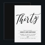 Invitación Treinta Blanco y Negro Treinta Fiesta de cumpleaño<br><div class="desc">Celebra tu día especial con esta simple invitación mínima para la fiesta de cumpleaños número 30. Este diseño presenta un elegante guión con letras "Thirty" (30 años) con una combinación de colores en blanco y negro. En mi tienda BaraBomDesign hay más invitaciones para adultos de cumpleaños y suministros para fiestas....</div>