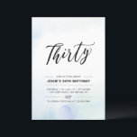 Invitación Treinta | Blue 30 Birthday Fiesta Watercolor<br><div class="desc">Celebra tu día especial con esta simple invitación mínima para la fiesta de cumpleaños número 30. Este diseño cuenta con un elegante guión grabado con letras "Thirty" con un suave fondo de color azul y acuarela. En mi tienda BaraBomDesign hay más invitaciones para adultos de cumpleaños y suministros para fiestas....</div>