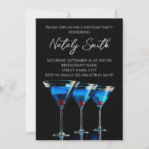 Invitación Tres cócteles azules con cereza sobre negro
