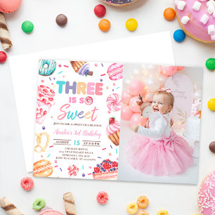 Invitación Tres es una dulce Donut Candy foto de tercer cumpl