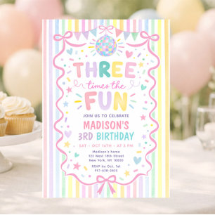 Invitación Tres Veces el Cumpleaños Divertido con Rayas Paste