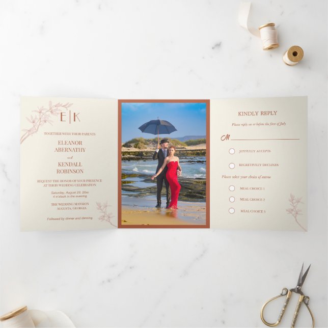 Invitación Tri-Fold Boda De Flores Sin Tiempo (Interior)