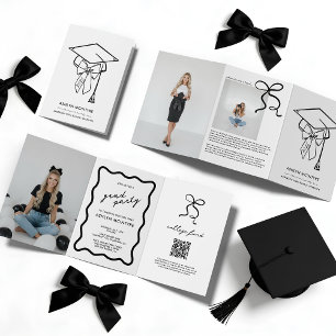 Invitación Tri-Fold de Graduación con Gorra y Moño