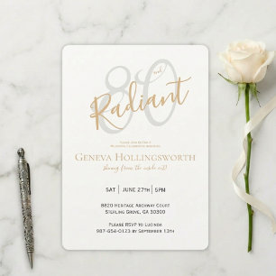 Invitación Tributo de cumpleaños tipográfico Chic 80th en pla
